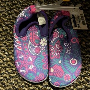 Water Shoes Size Large 9-10